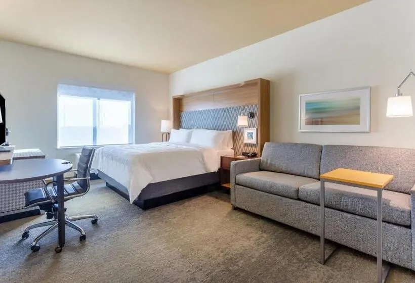 Standard-invahuone King-vuode, Holiday Inn & Suites Cedar Falls Waterloo Event Ctr, An Ihg