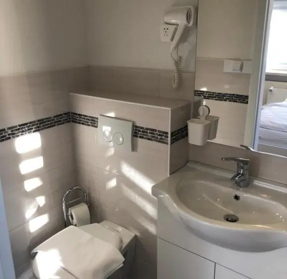 スタンダードトリプルルーム, Center Rooms Villach