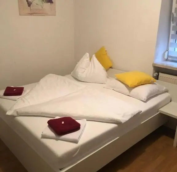スタンダードトリプルルーム, Center Rooms Villach