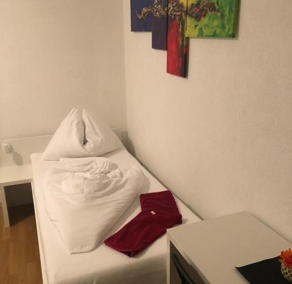 Номер Стандарт Трехместный, Center Rooms Villach