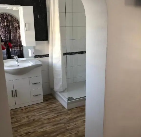 ４ベッドルームクラシックタイプ, Center Rooms Villach