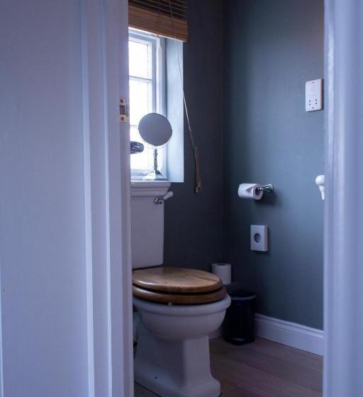 Quarto Estandar, The Carden Arms