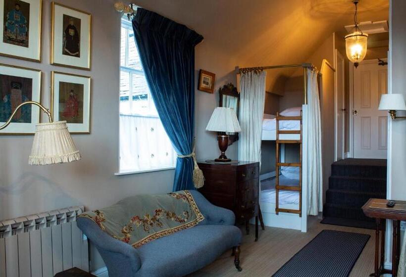 Quarto Familiar Deluxe, The Carden Arms