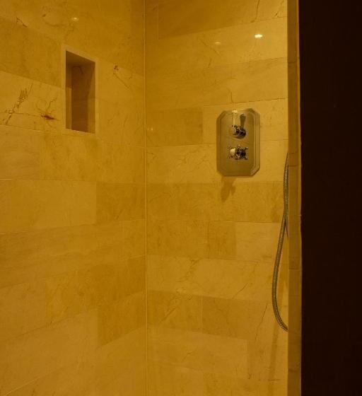 Quarto Familiar Deluxe, The Carden Arms