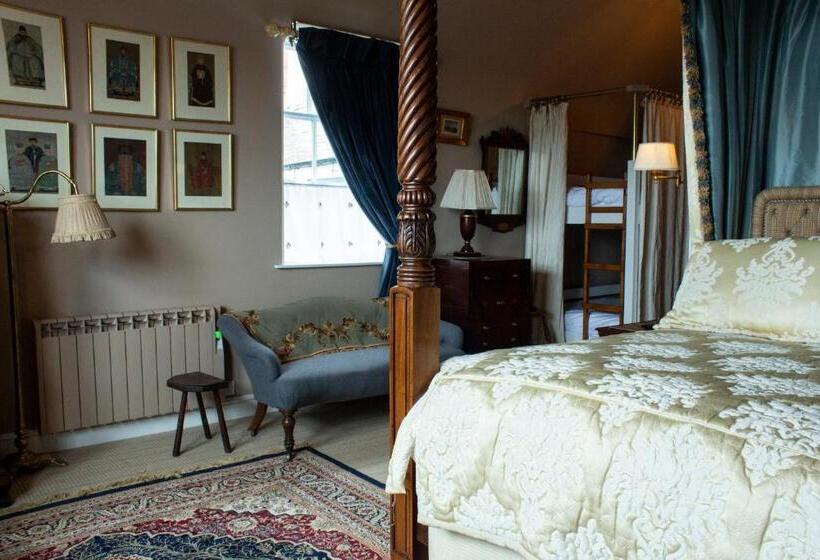 Quarto Familiar Deluxe, The Carden Arms