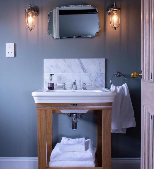 Quarto Estandar, The Carden Arms