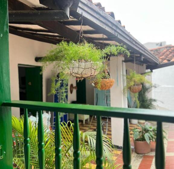 הכלכלה חדר לארבעה עם מקלחת משותפת, Green Door San Gil