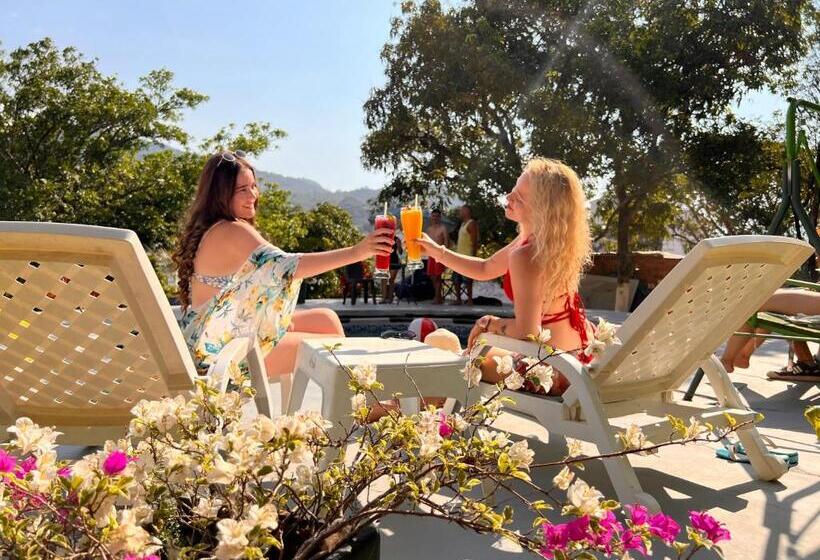 הכלכלה חדר לארבעה עם מקלחת משותפת, Green Door San Gil