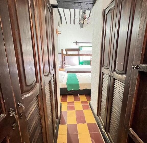 חדר משפחתי דלוקס, Green Door San Gil