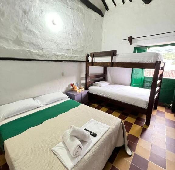 חדר משפחתי דלוקס, Green Door San Gil