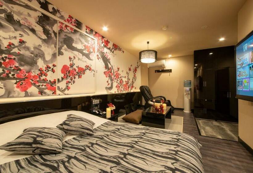 חדר סופריור, Waraku Shibukawa