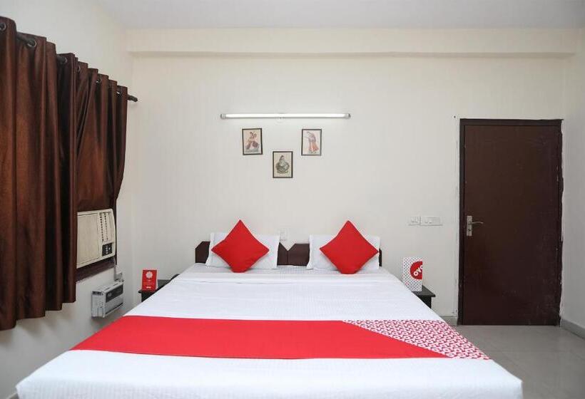 豪华三人间, Oyo 14454 Celebration Bnb Home