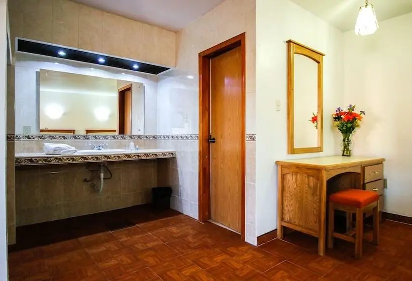 اتاق استاندارد سه نفره, & Suites Marrod