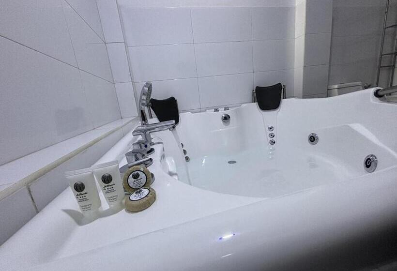 سوئیت با تخت بزرگ, La Shacsha