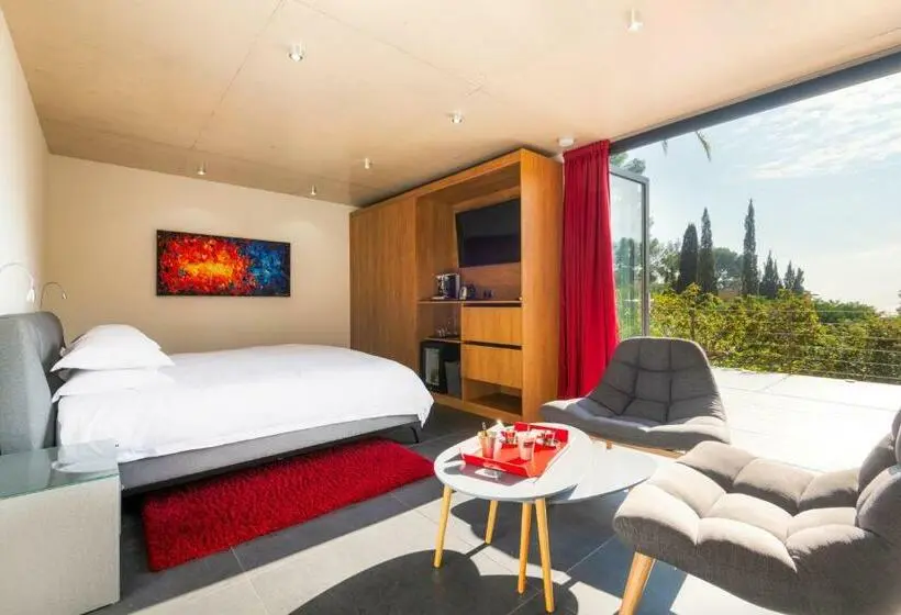 سوییت جونیور لوکس, The Address Cassis