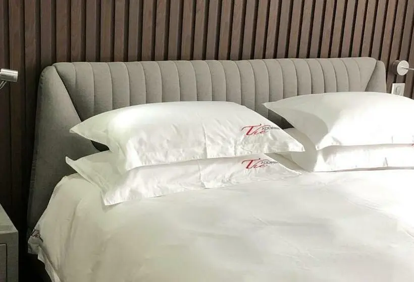 سوییت جونیور لوکس, The Address Cassis