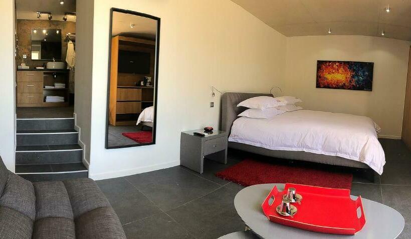 小型豪华套房, The Address Cassis