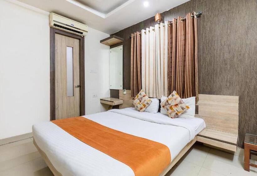 Chambre Deluxe, Fabhotel Shree Regency