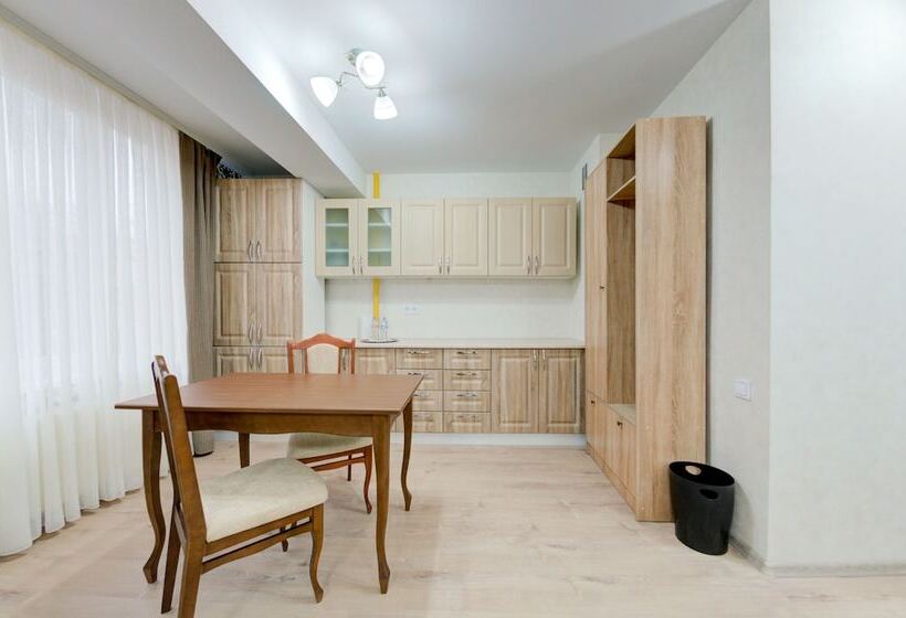 اتاق استاندارد, Catherine