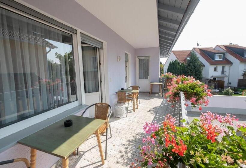 Номер Стандарт с Балконом, Schnitzelhaus Und Pension Stadt Rosbach