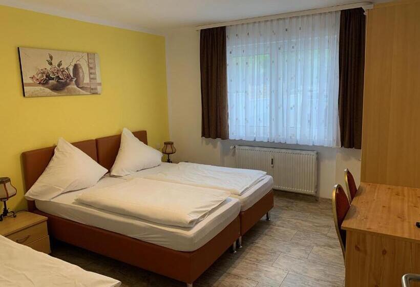 Номер Стандарт Трехместный, Schnitzelhaus Und Pension Stadt Rosbach