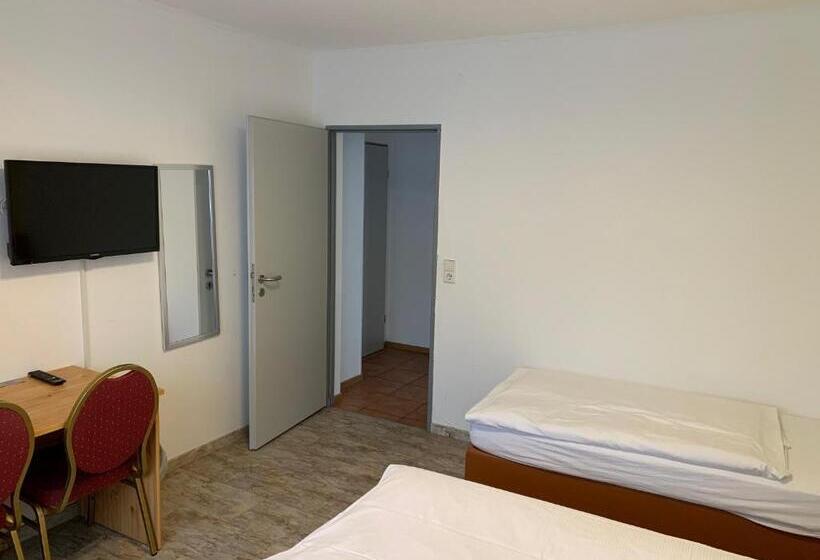 Номер Стандарт Трехместный, Schnitzelhaus Und Pension Stadt Rosbach