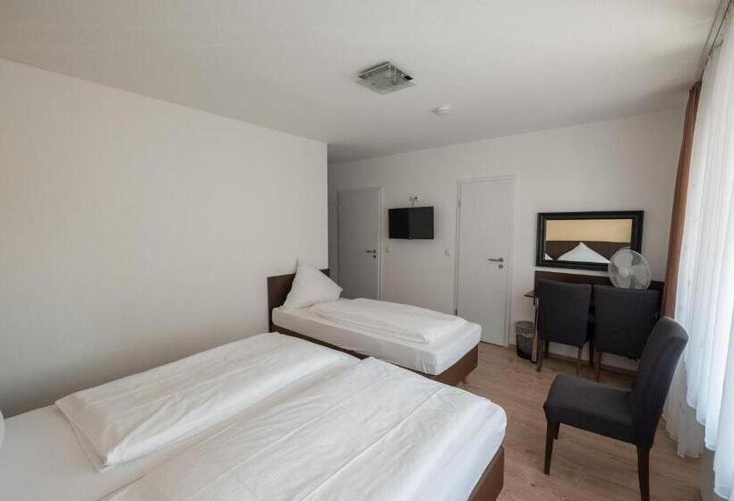 Трехместный Номер Стандарт Совместная Ванная, Schnitzelhaus Und Pension Stadt Rosbach