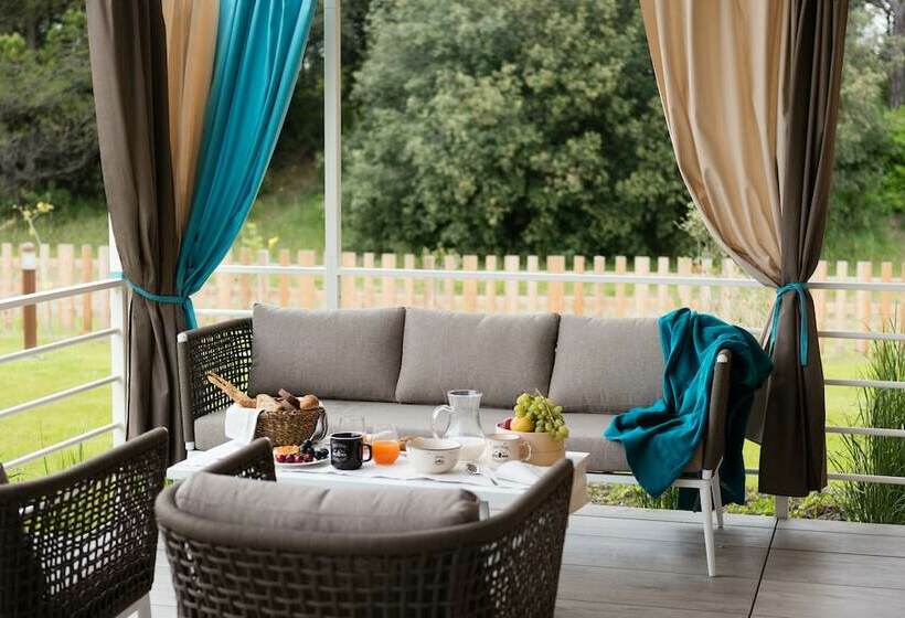 בקתה סופריור, Lino Delle Fate Eco Resort