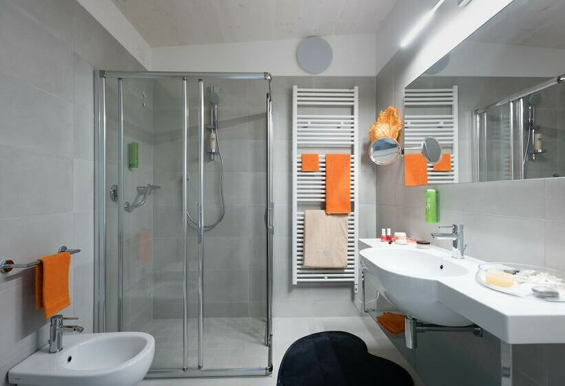 בקתה סופריור, Lino Delle Fate Eco Resort