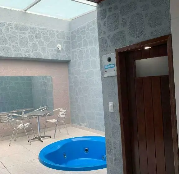 سوئیت با وان آب گرم, Motel Sky