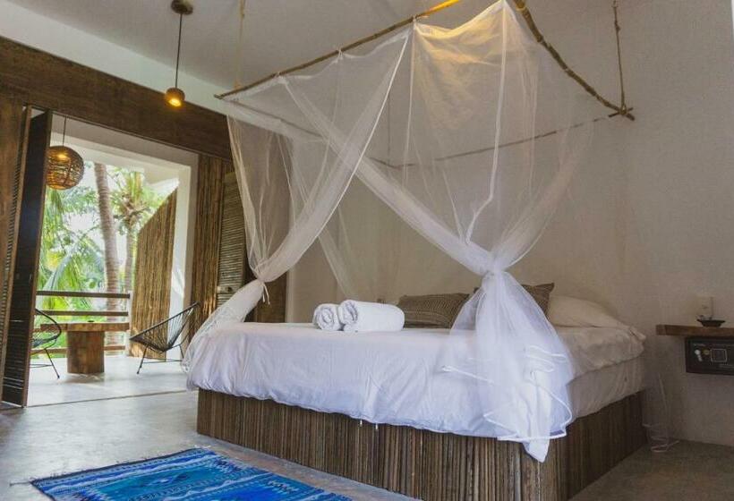 带大床的豪华间, Bikini Beach House