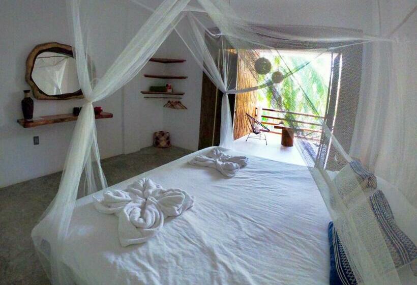 带大床的豪华间, Bikini Beach House