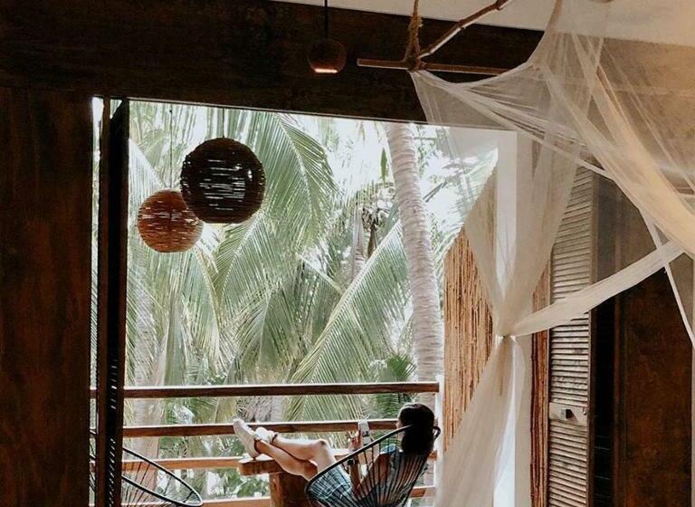 带大床的豪华间, Bikini Beach House