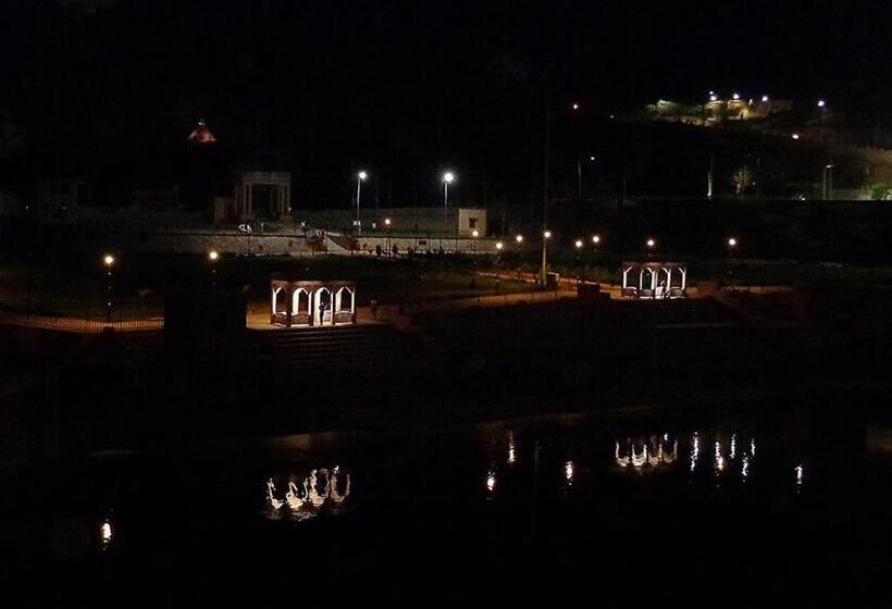 Standardrum Sjöutsikt, Lakeside Inn Ratanada