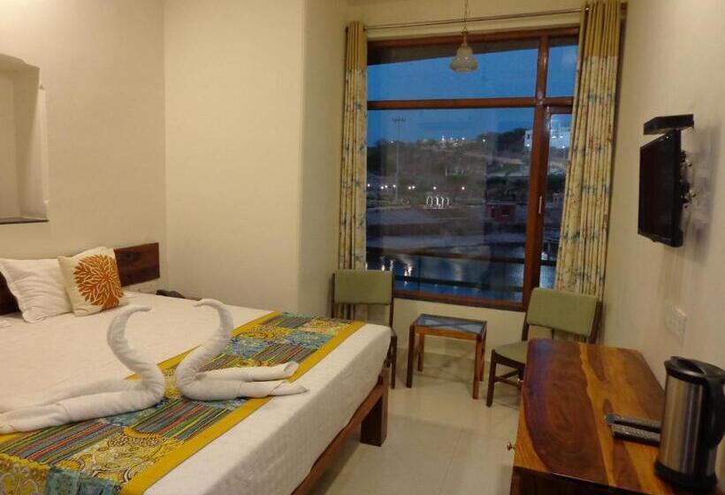 Standardrum Sjöutsikt, Lakeside Inn Ratanada