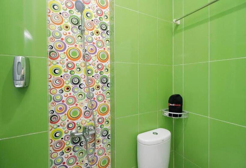 디럭스 룸, Reddoorz Plus Near Stasiun Bekasi