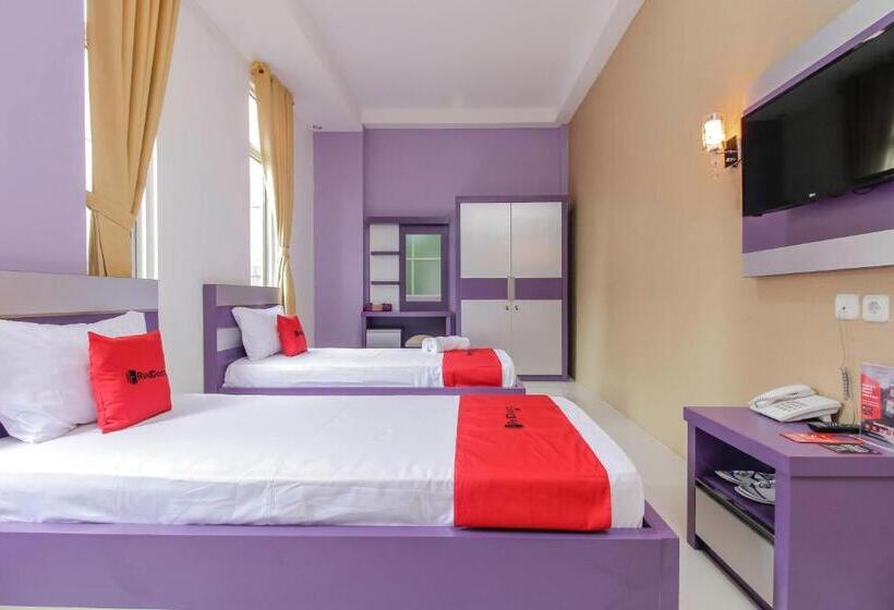 Номер Deluxe, Reddoorz Plus Near Stasiun Bekasi