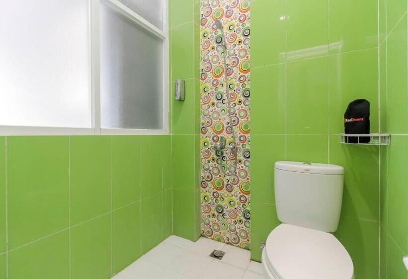 חדר משפחתי, Reddoorz Plus Near Stasiun Bekasi