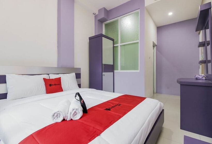 Номер Deluxe, Reddoorz Plus Near Stasiun Bekasi