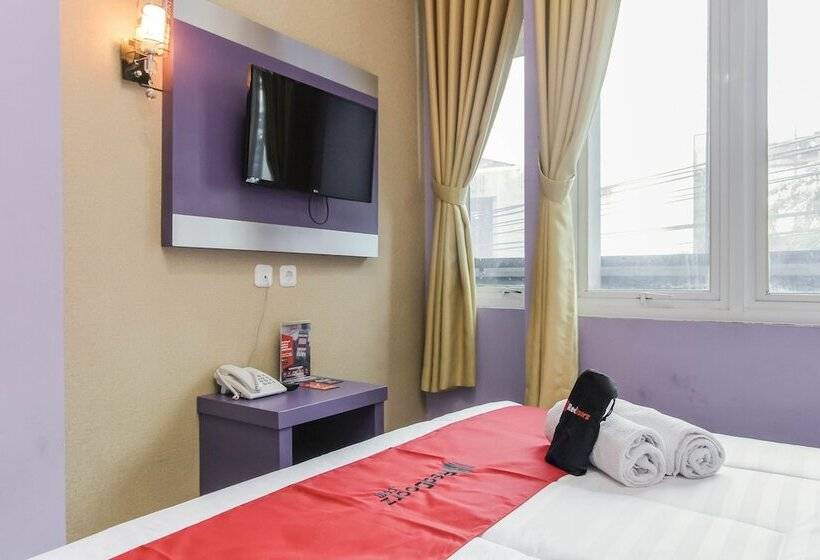 Семейный Номер, Reddoorz Plus Near Stasiun Bekasi