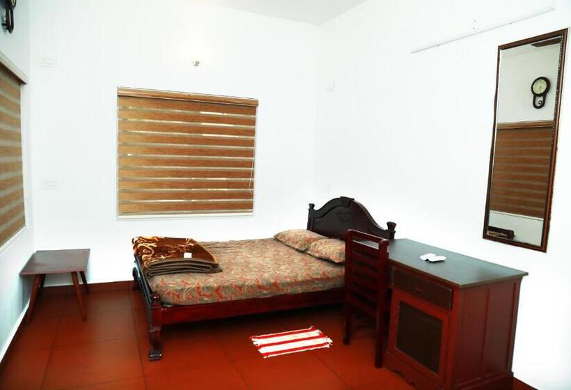 اتاق لوکس با چشم‌انداز باغ, Back Packers Cochin Villa