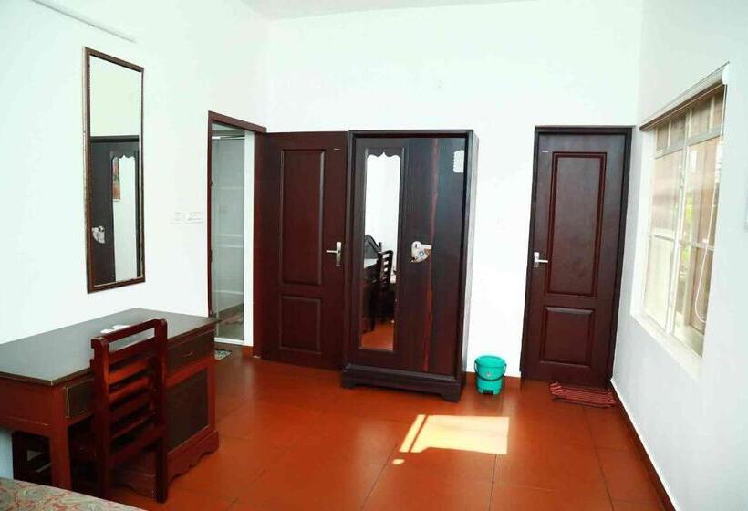 Семейный Номер, Back Packers Cochin Villa
