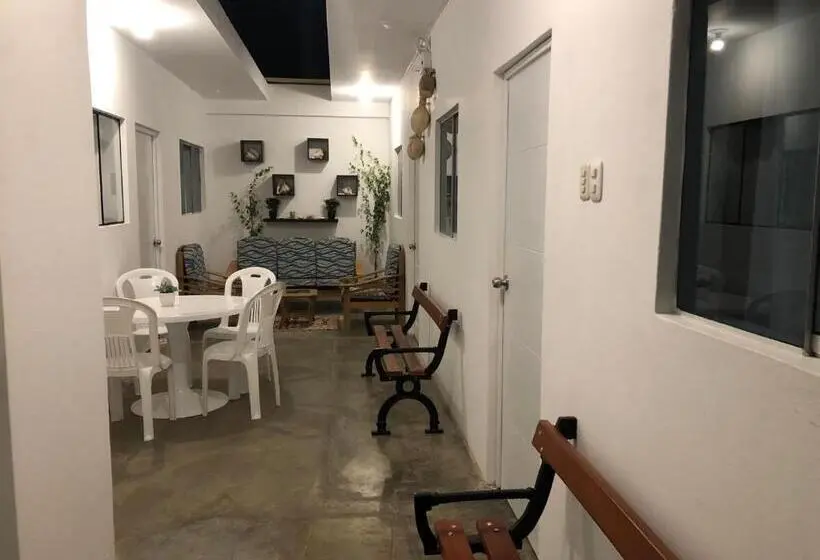 Orta Banyolu Üç Kişilik Standart Oda, Buganvilia