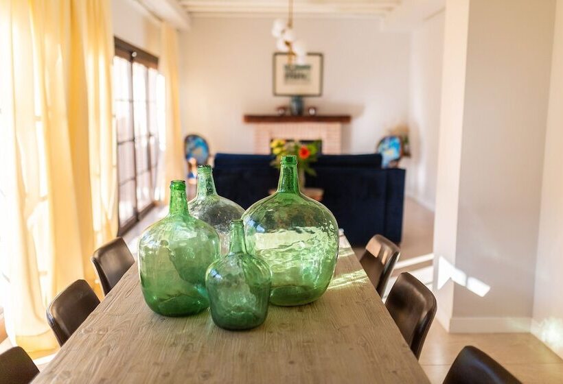 غرفة قياسية, La Bodega De Quintin