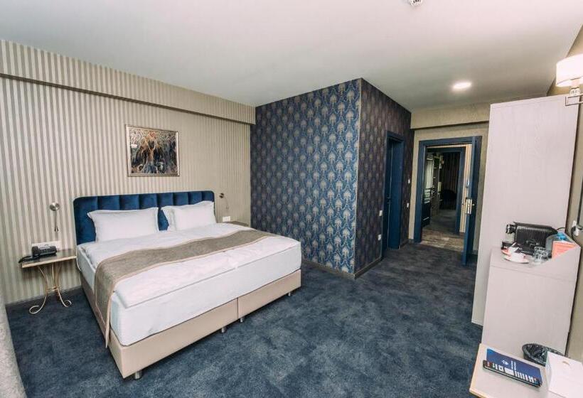 اتاق خانوادگی, Sapphire Bakuriani