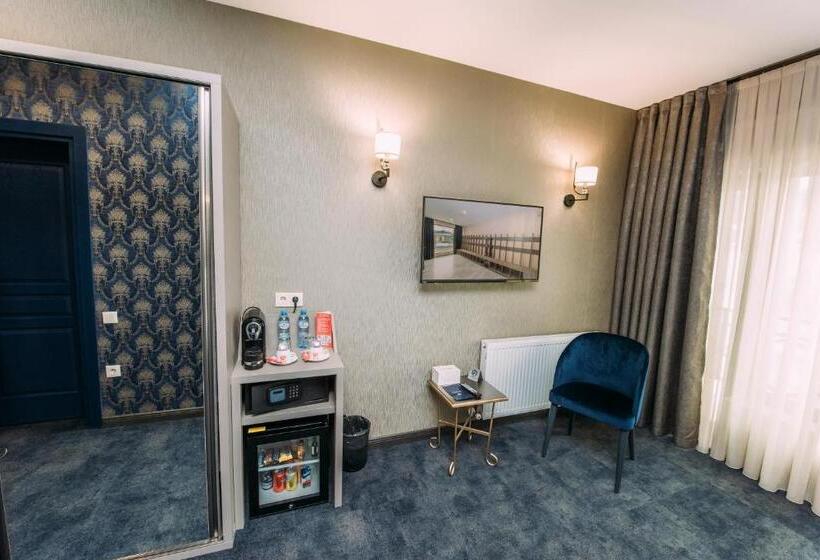 اتاق خانوادگی, Sapphire Bakuriani