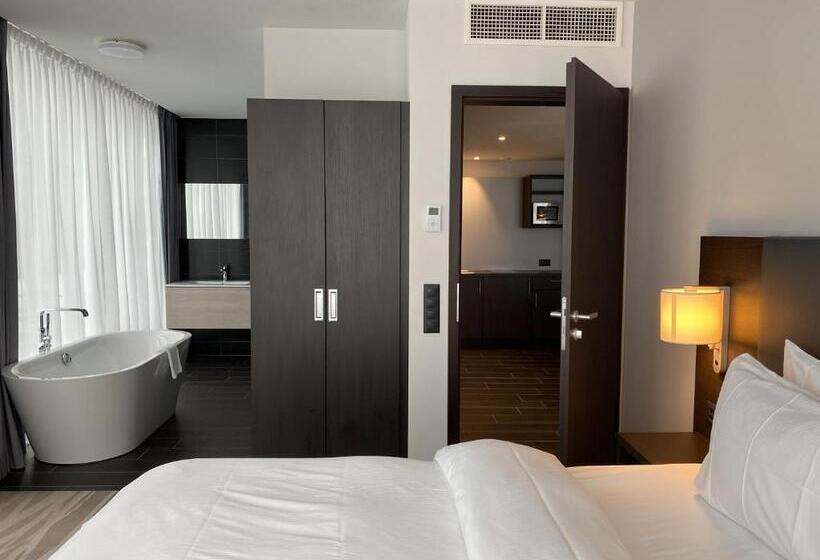 １ベッドルームアパートメント, Iip Apartments