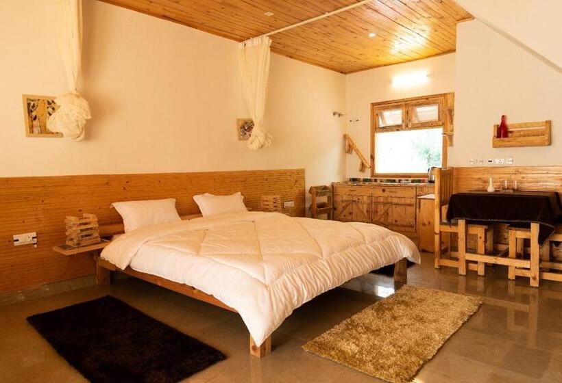 منزل غرفتين نوم, The Nature Walk