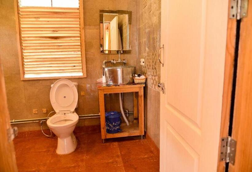 منزل غرفتين نوم, The Nature Walk