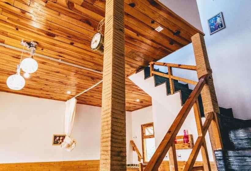 منزل غرفتين نوم, The Nature Walk